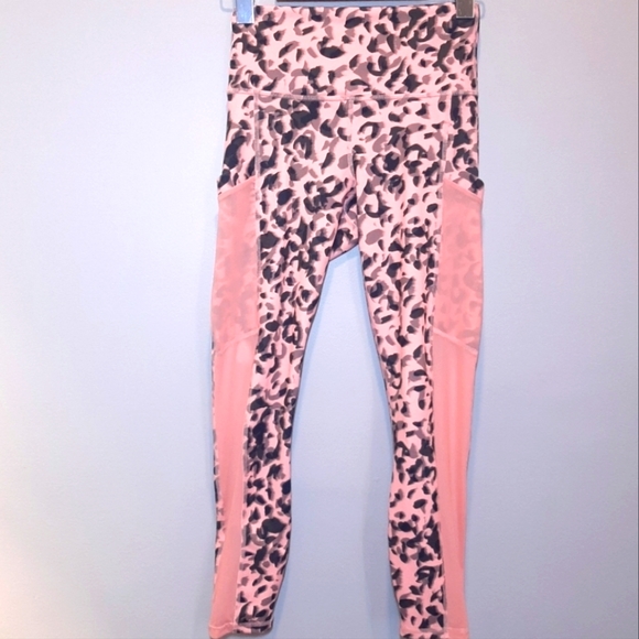 FABLETICS High-waisted Power Hold Pink Leopard Print Leggings NWOT - Picture 3 of 4